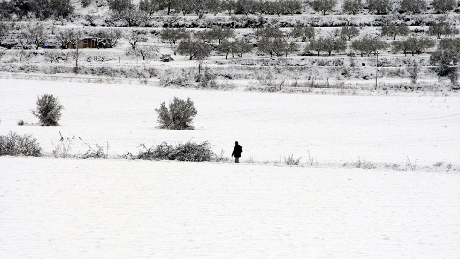 El temporal de nieve dificulta el acceso a algunos pueblos