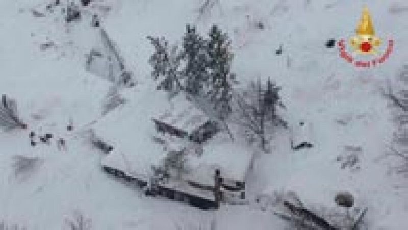 Un alud de nieve entierra un hotel en la zona de Italia golpeada por el último terremoto