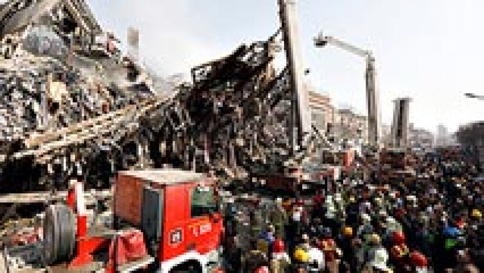 Telediario 1: El derrumbe de un edificio en Teherán deja decenas de víctimas y desaparecidos | RTVE Play