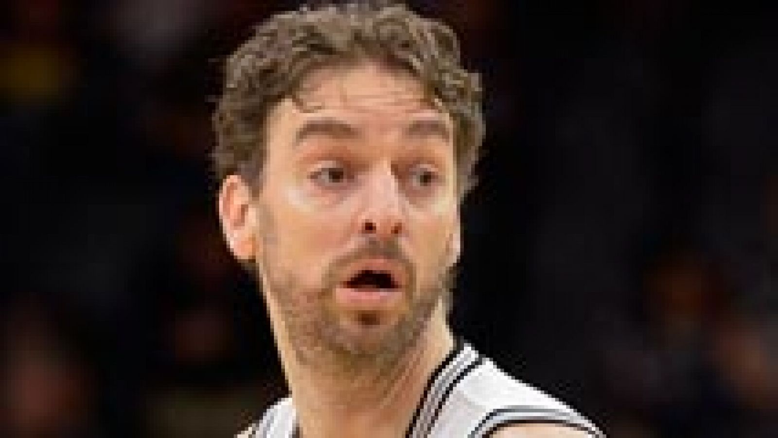 Telediario 1: Pau Gasol se fractura un dedo de la mano izquierda durante el calentamiento | RTVE Play