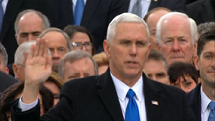 El republicano Michael Pence jura como vicepresidente de los EE.UU. 