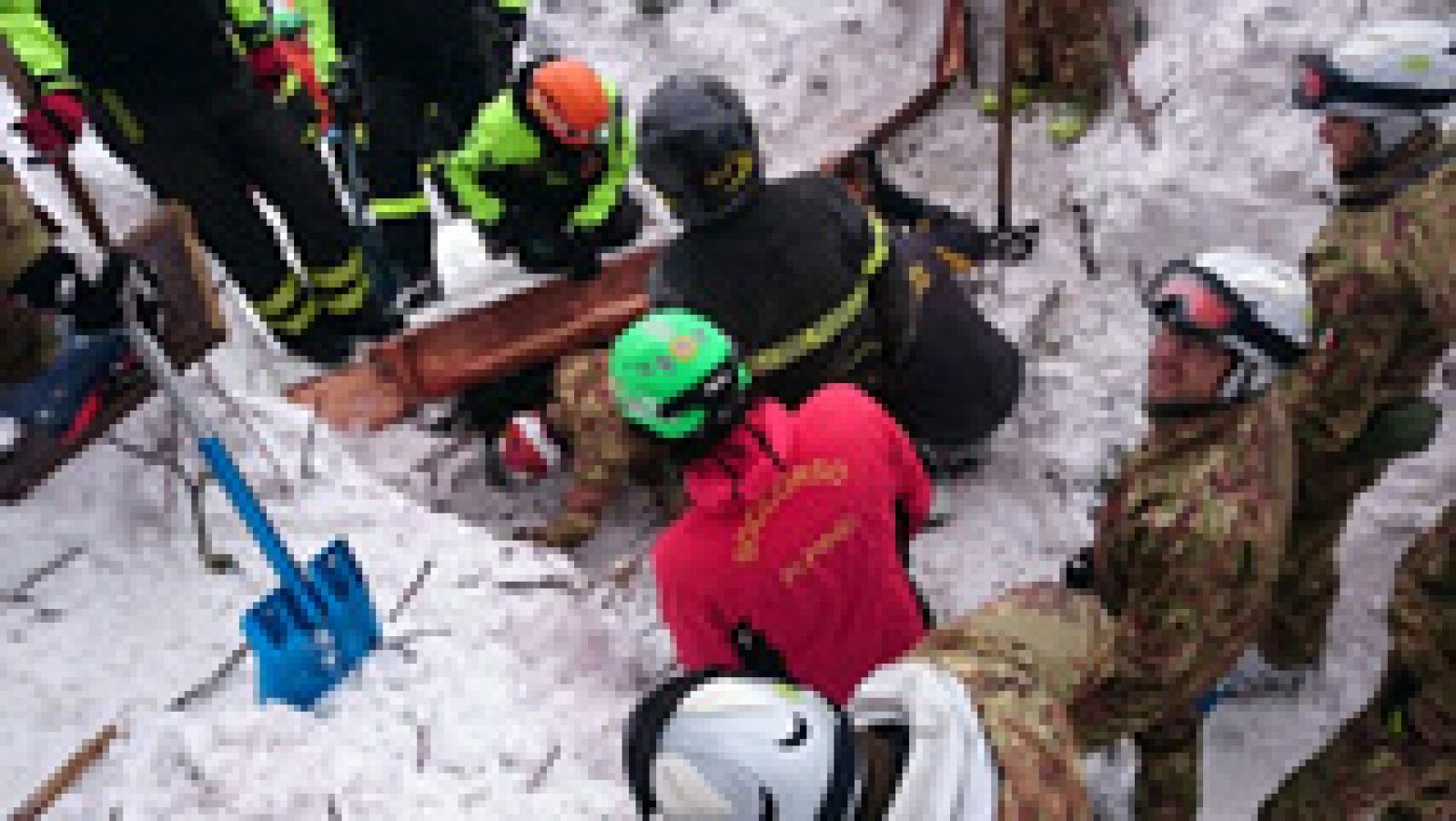 Telediario 1: Localizan a diez supervivientes en el hotel italiano sepultado por un alud | RTVE Play