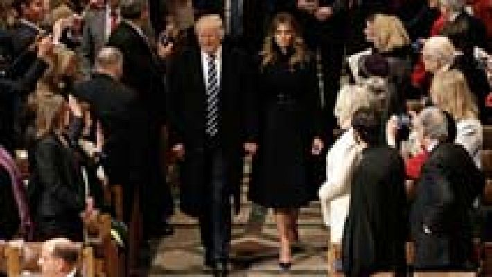 Trump asiste a un oficio religioso en Washington