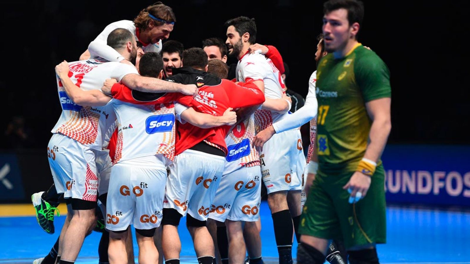 España eliminó a Brasil en octavos del Mundial al ganar 27-28 en un igualado choque.