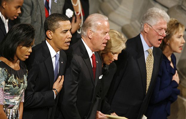  - Obama asiste a un oficio religioso