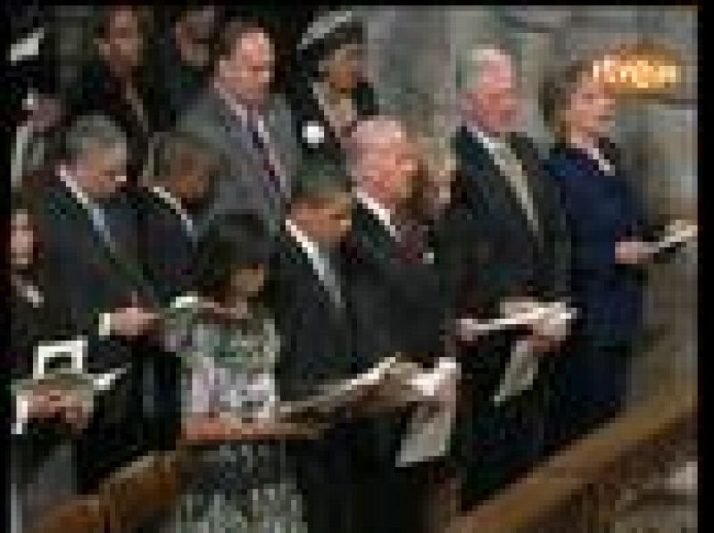 El presidente de Estados Unidos, Barack Obama, ha comenzado su primer día de trabajo con un oficio religioso en la Catedral de Washington. 