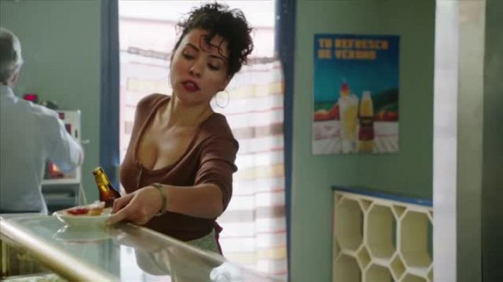 Cuéntame cómo pasó - Paquita se enfrenta a las pijas de los Altos de San Genaro