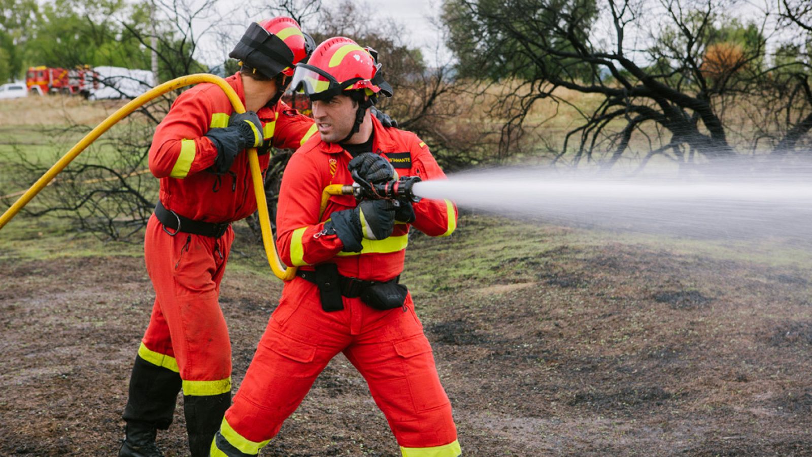 Trabajo Temporal - Vuelve 'Trabajo Temporal' con Bustamante de bombero