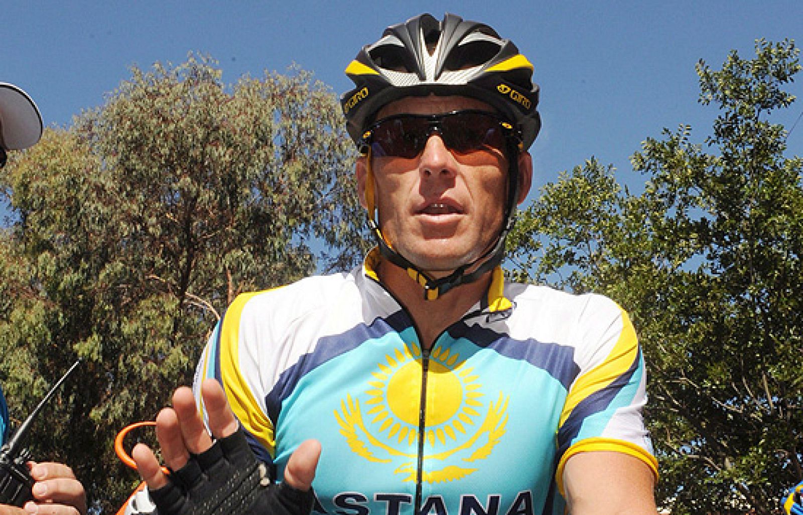 Lance Armstrong ha dado la cara en la segunda etapa del Tour Down Under, donde el ganador ha sido el ciclista local Allan Davis