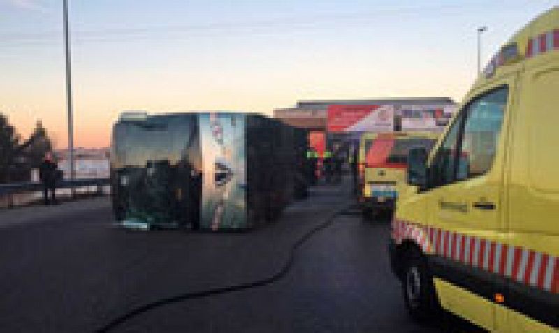 El conductor del autobús escolar volcado en Fuenlabrada, Madrid, da positivo por cocaína 