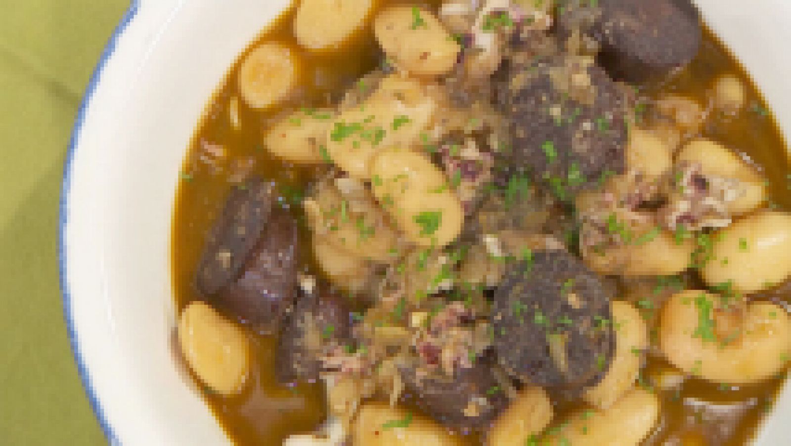 Torres en la cocina - Judión de la granja con butifarra y sepietas