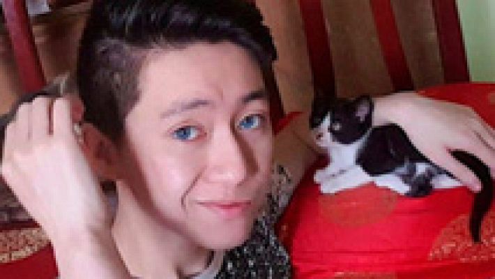 Telediario 1 - Denuncian al 'youtuber' que humilló a un vagabundo dándole galletas con pasta de dientes