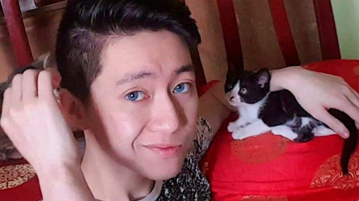 Telediario 1 - Denuncian al 'youtuber' que humilló a un vagabundo dándole galletas con pasta de dientes