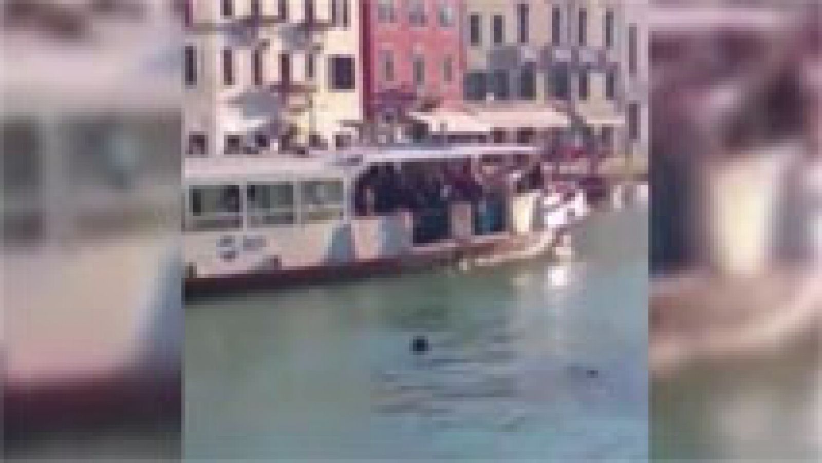 Telediario 1: Muere ahogado un inmigrante en Venecia mientras varios turistas le insultan y le graban | RTVE Play