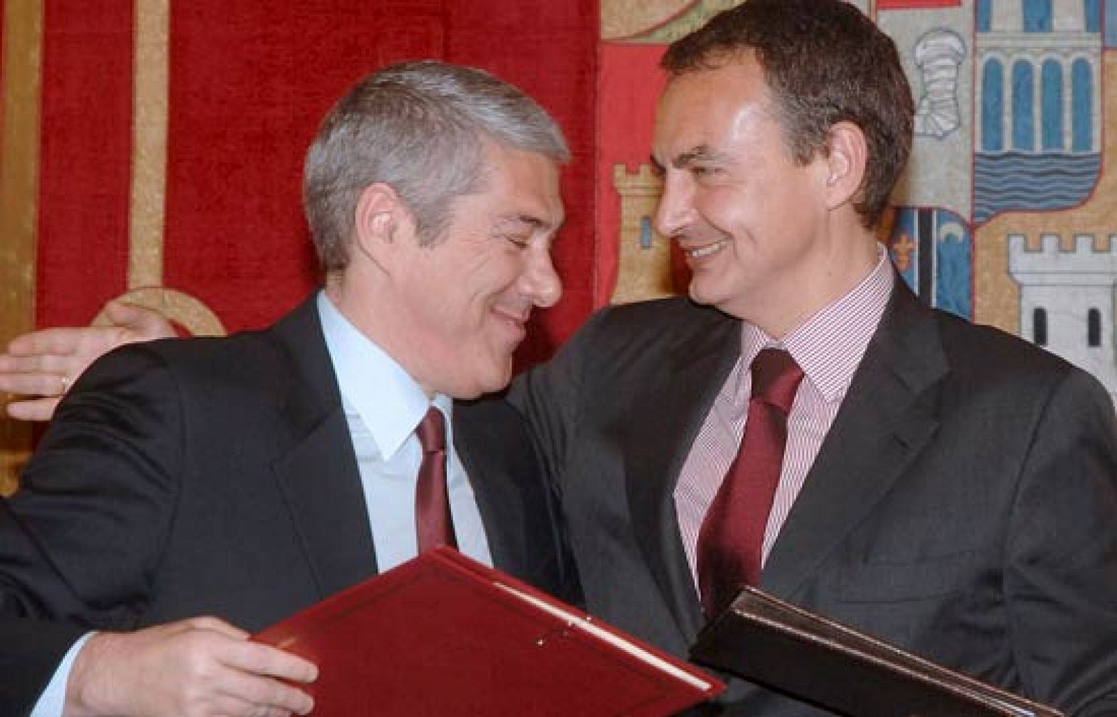 El Presidente del Gobierno de España, Jose Luis Rodríguez Zapatero, y el Primer Ministro de Portugal, José Sócrates, han acordado trabajar juntos para la candidatura del Mundial de Fútbol de 2018. 