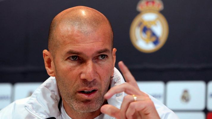 Telediario 1 - Zidane sale en defensa de Benzema y Danilo