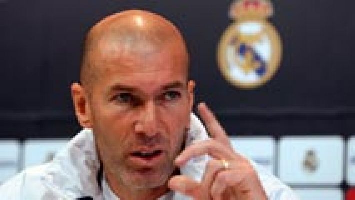 Telediario 1 - Zidane sale en defensa de Benzema y Danilo
