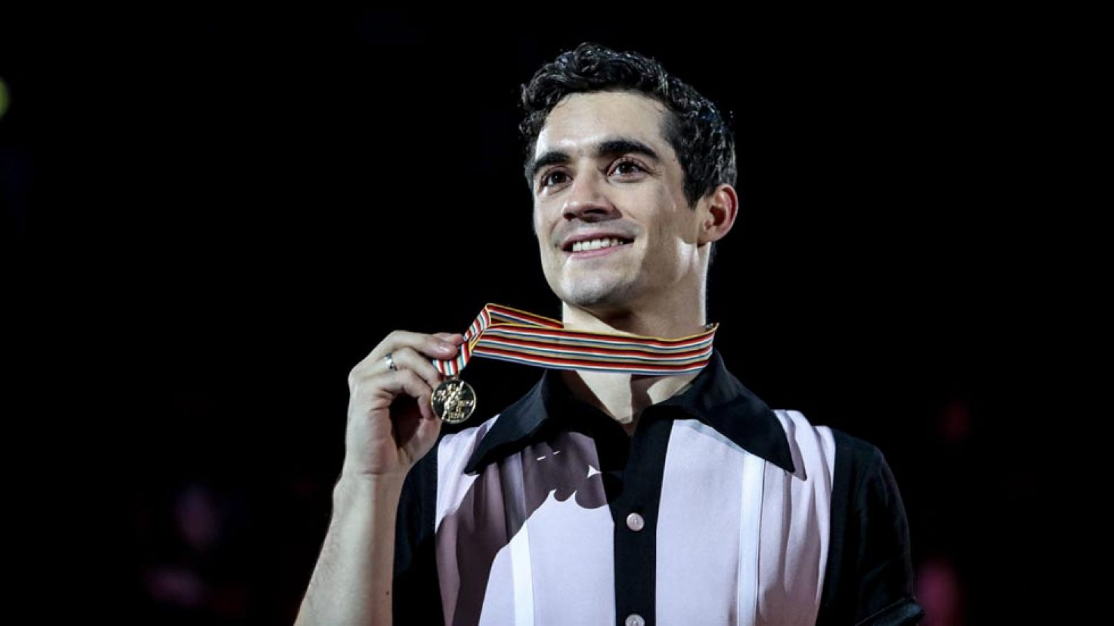 Javier Fernández lo ha vuelto a hacer. El patinador español ha vuelto a conquistar el título europeo de patinaje. Por quinta vez consecutiva, Fernández ha subido a lo más alto del podio, con una puntuación de 294.84, por delante de los rusos Kovtun y Kolyada.