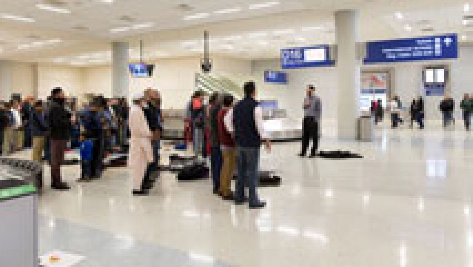 Telediario 1: Angustia e incertidumbre en los principales aeropuertos  | RTVE Play