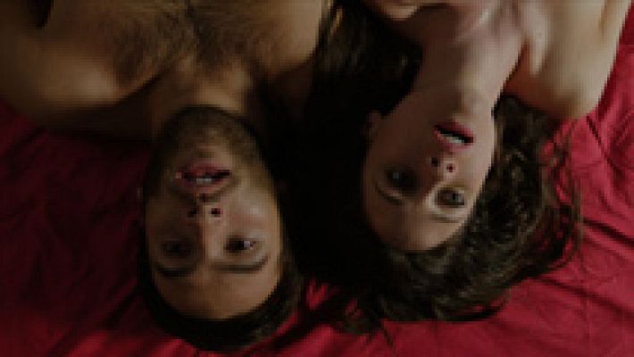 Cuéntame cómo pas�� - Carlos y Karina se dejan llevar por el deseo