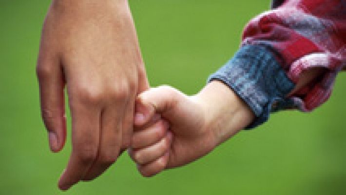 Telediario 1 - La Generalitat de Cataluña concederá permisos a los trabajadores con hijos por gestación subrogada