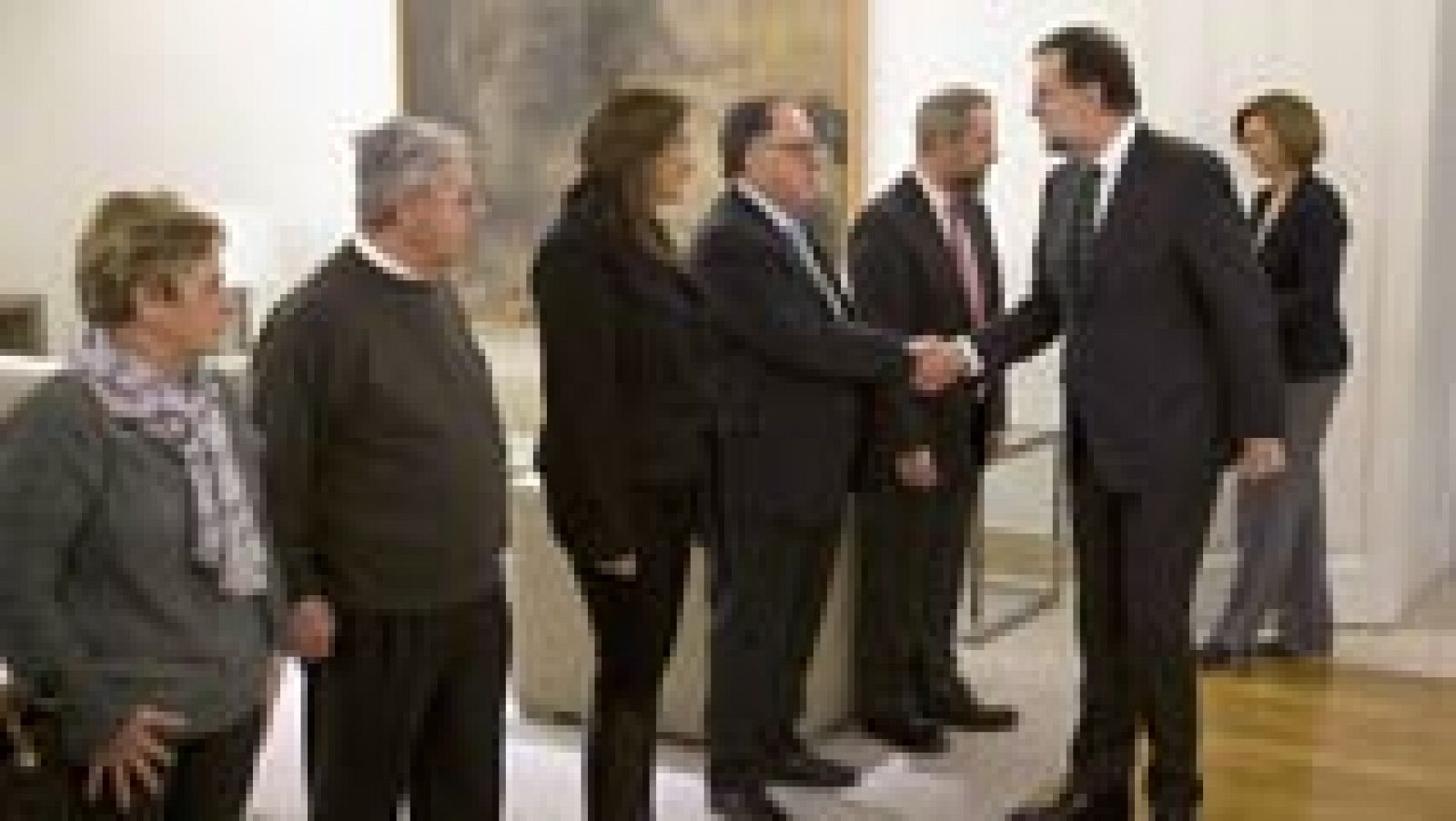 Informativo 24h: Rajoy dice que la reunión con los familiares de las víctimas del Yak 42 ha sido "franca" | RTVE Play