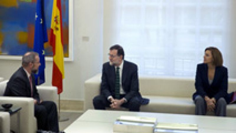 Mariano Rajoy recibe en la Moncloa a los familiares de las víctimas del Yak 42