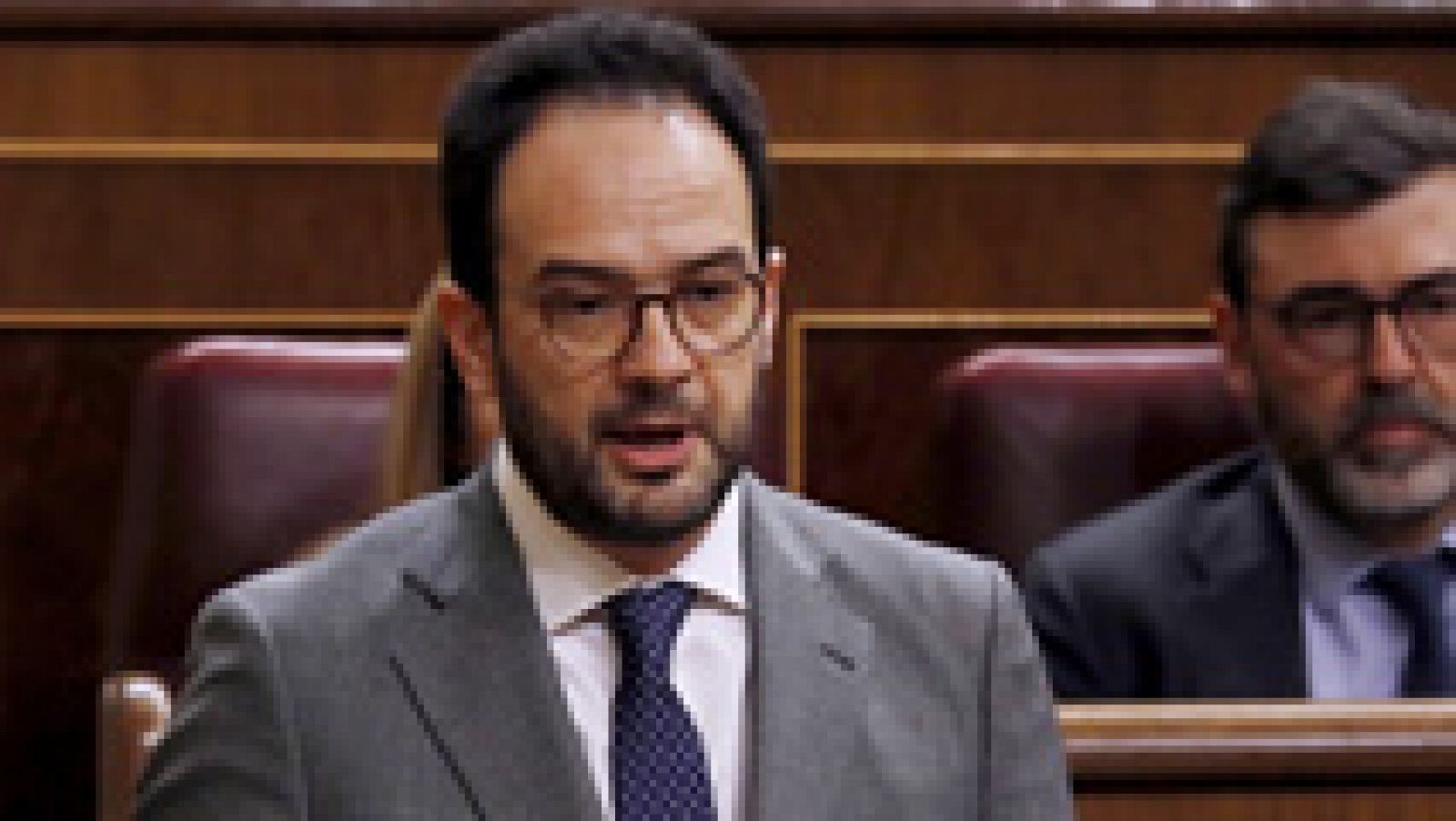 Informativo 24h: Rajoy evita pedir perdón directamente a las víctimas del Yak 42 a petición del PSOE | RTVE Play