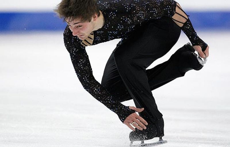 El patinador francés Brian Joubert ha conseguido en Helsinki su tercer título europeo de patinaje artístico.