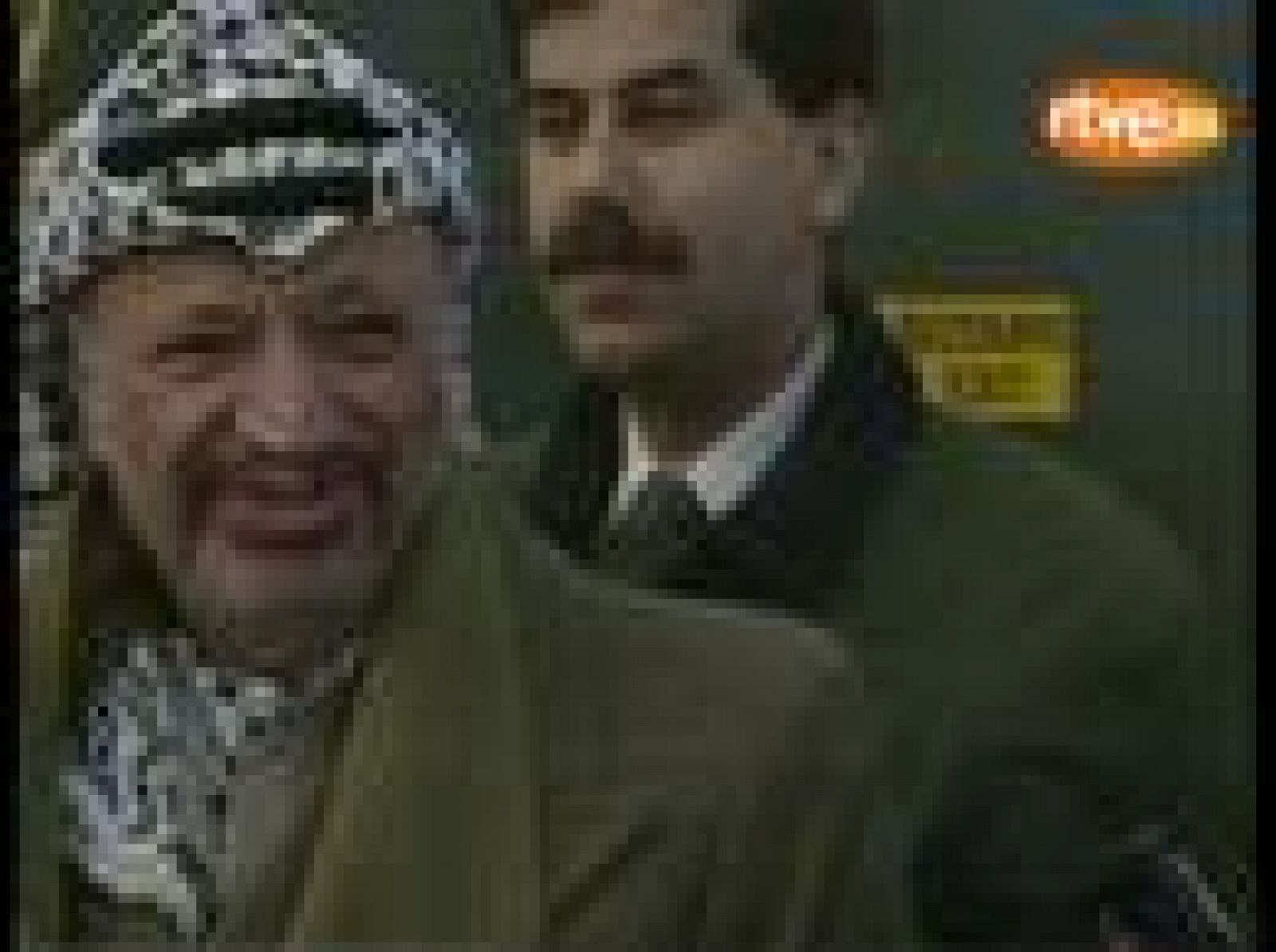 Fue noticia en el Archivo de RTVE: Peres y Arafat en Davos en 1994 | RTVE Play