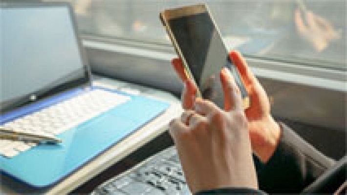 La UE acuerda los límites para las tarifas mayoristas de 'roaming', último paso para la itinerancia gratuita