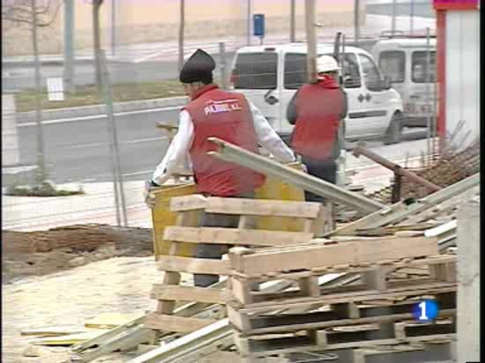 Casi el 14% de la población activa de España está en paro | Ver