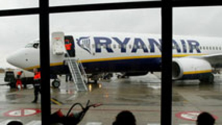 Ryanair sopesa cambiar su política de equipajes por los retrasos que provoca la actual