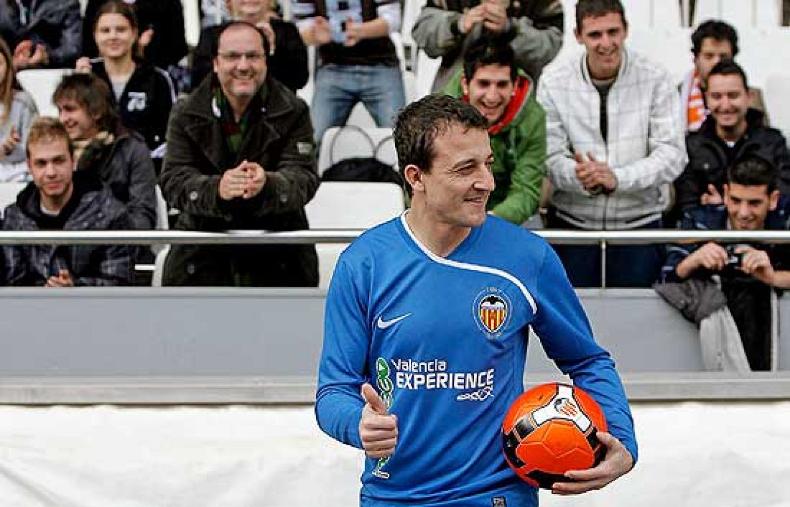 César, presentado como nuevo portero del Valencia | Ver