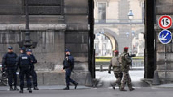 La policía confirma que el atacante del Louvre gritó "Alá es grande"