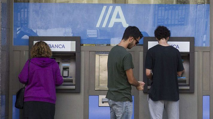 Telediario 1 - Una ley obligará a los bancos a prestar algunos servicios básicos de forma gratuita o semigratuita