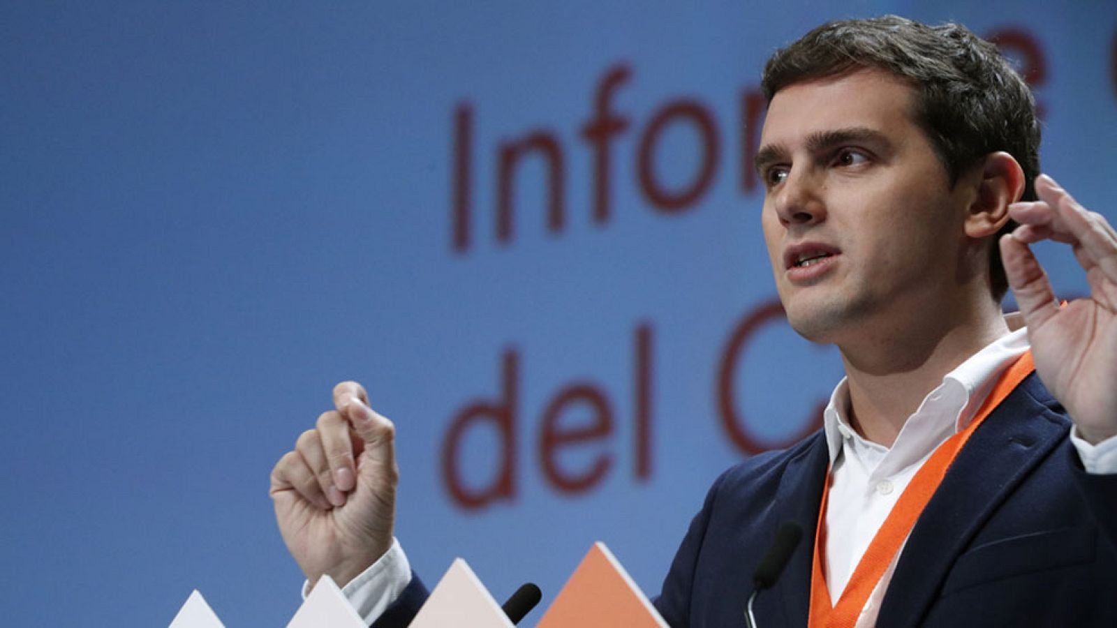 El presidente de Ciudadanos, Albert Rivera, ha sacado pecho del "peso nacional" que están teniendo las "reformas naranjas" promovidas por su partido a nivel nacional y de ser una formación sin deudas y con superávit, lo que les garantiza no tener las