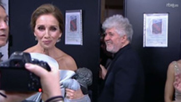 Goyas Golfos - El gran abrazo de Almodovar y Ana Belén