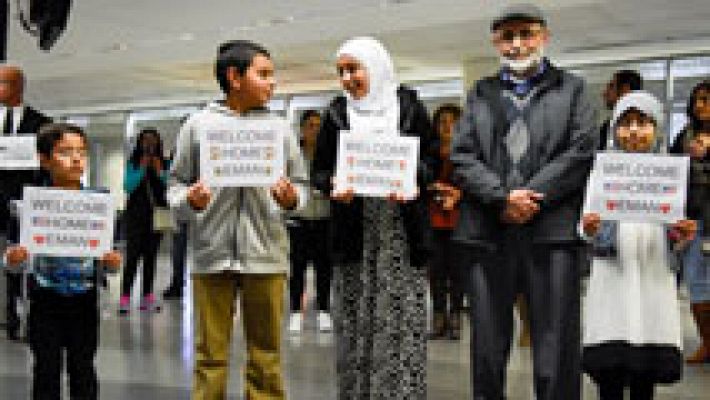 Telediario 1 - Trump amenaza a los jueces que han invalidado el veto migratorio: " Culpadles de los que pueda ocurrir en el país"