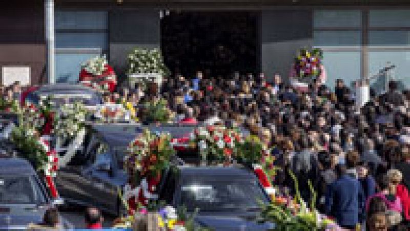 Despedida multitudinaria en Torre Pacheco a los cinco jóvenes fallecidos este fin de semana