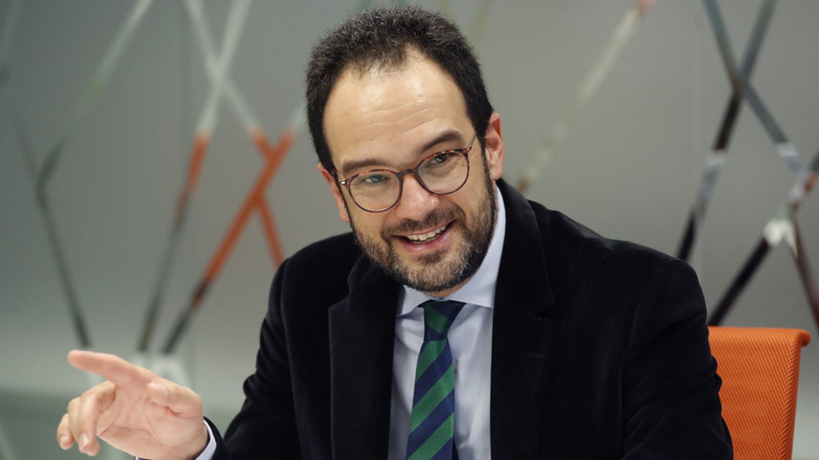 El PSOE celebra su "recuperación" y el PP que sigue siendo "el favorito de los españoles"