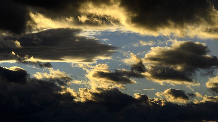 El tiempo - Nuboso en Canarias y la Península y viento en Girona, Ebro y Menorca