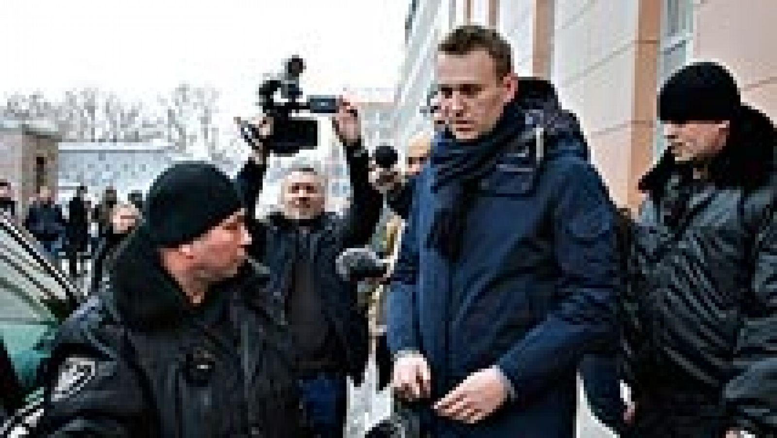Telediario 1: El líder opositor ruso Alexei Navalni se quedará fuera de las presidenciales al ser condenado por malversación | RTVE Play
