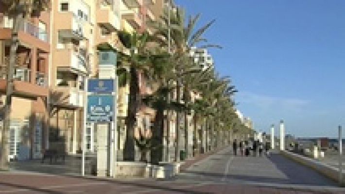 Telediario 1 - La Policía Nacional rescata a una menor de 13 años que se prostituía en el paseo marítimo de Almería
