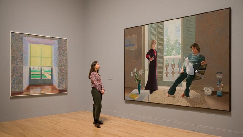 Entrar en las salas de la Tate Modern estos días es entrar a un mundo luminoso, a un mundo lleno de colores saturados que rápidamente conquistan nuestros ojos...Uno tiene la sensación de que en los cuadros de Hockney siempre es verano y que la vida n