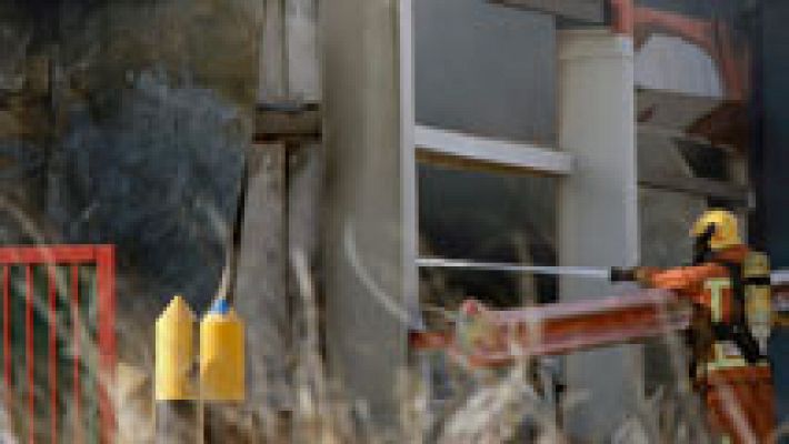 Telediario 1 - Los bomberos continúan trabajando en la extinción del fuego en Paterna