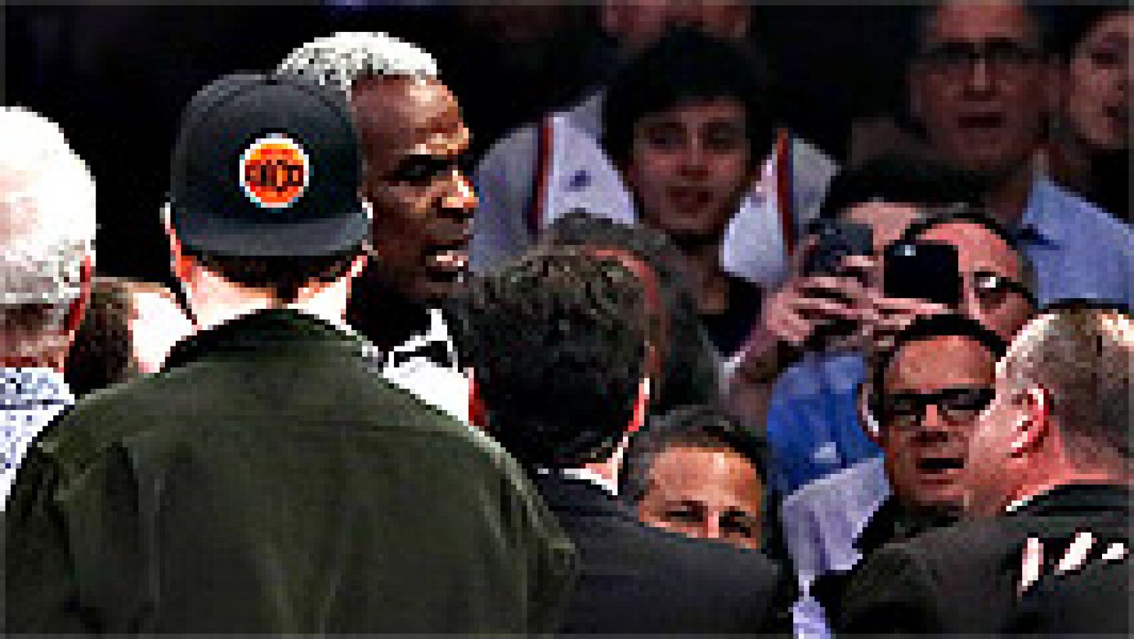 Telediario 1: Charles Oakley se enfrenta al dueño de los New York Knicks y acaba expulsado | RTVE Play