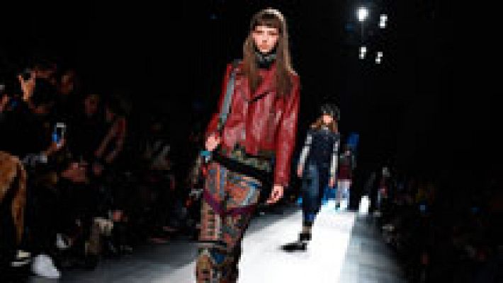 Telediario 1 - Desigual llena de color la Semana de la Moda de Nueva York con una colección punk de los 60 y 70