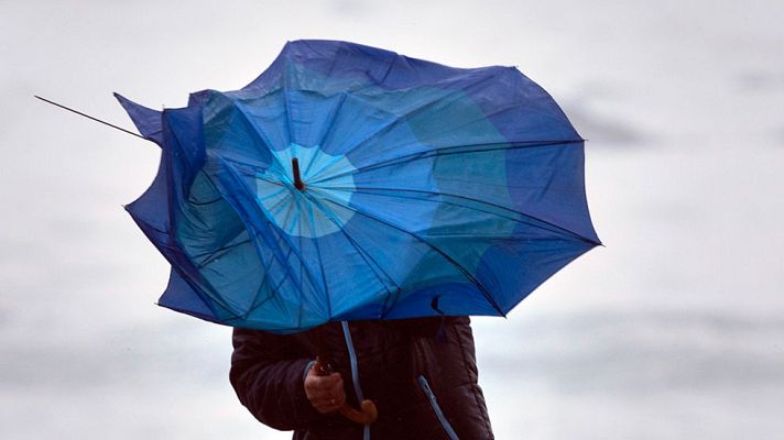 El tiempo - Viento fuerte y lluvia intensa en Andalucía occidental y Canarias