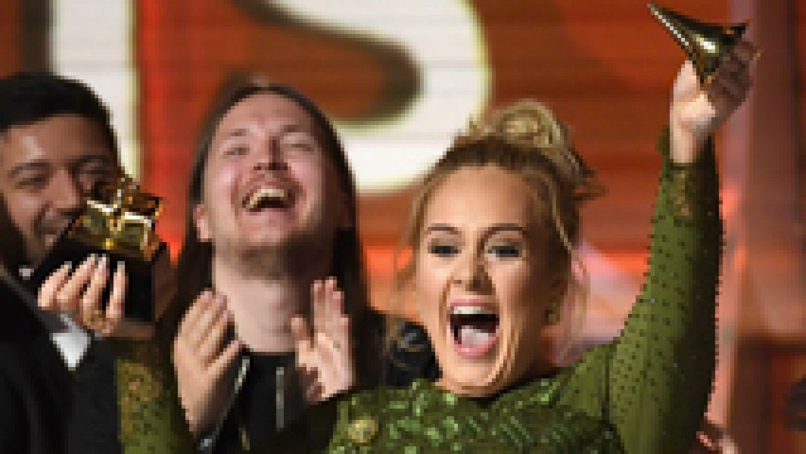 Adele hace pleno en los Grammy con cinco galardones